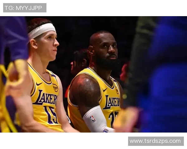 湖人主场迎战雷霆精彩对决詹姆斯与威斯布鲁克的巅峰对决回顾